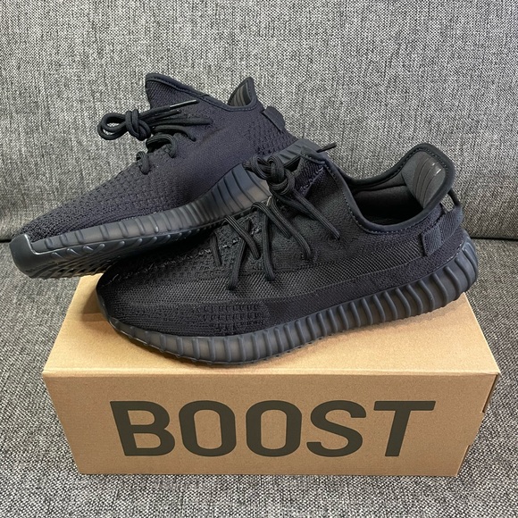 Yeezy Boost 350 V2 “Onyx” - Picture 3 of 5